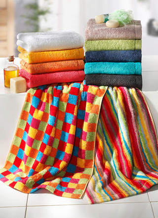 Flauschige Handtücher in unterschiedlichen Farben und Ausführungen
