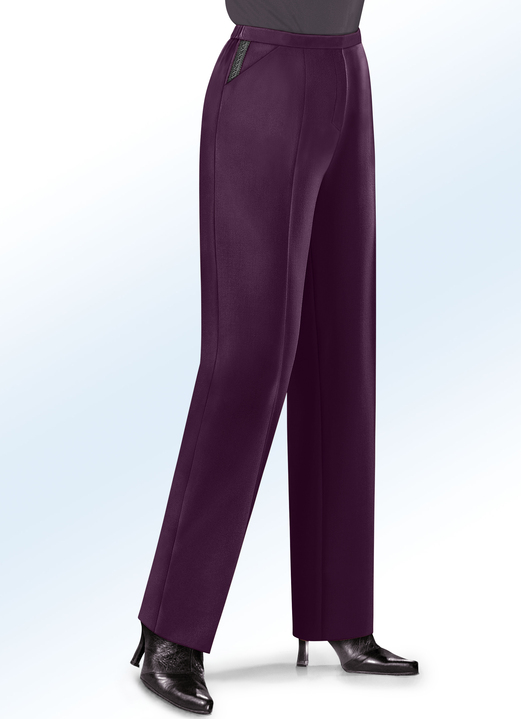 Hosen - Hose mit leicht ausgestellter Fußweite, in Größe 018 bis 058, in Farbe BROMBEER Ansicht 1