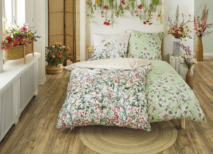 Komfortable Bettwäsche-Garnitur mit naturnahen Blumen-Motiven - Bettwäsche  | BADER
