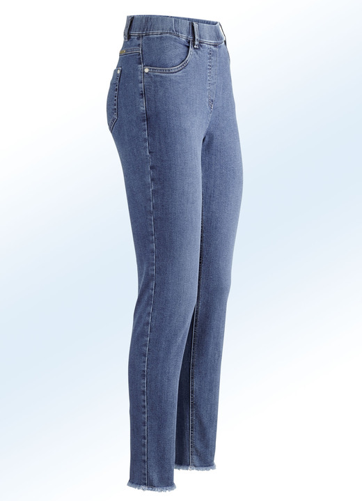 Hosen - Magic-Jeans mit angesagtem Fransensaum, in Größe 017 bis 052, in Farbe JEANSBLAU Ansicht 1